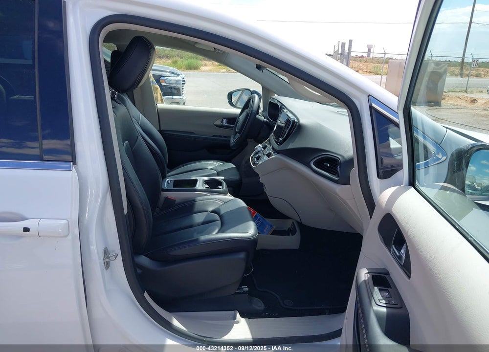 2024 CHRYSLER PACIFICA TOURING L VIN: 2C4RC1BG2RR182835