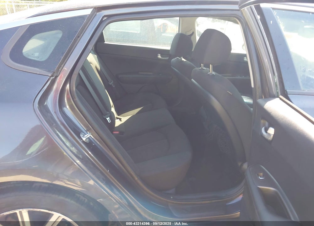2019 KIA OPTIMA VIN: 5XXGT4L34KG329692