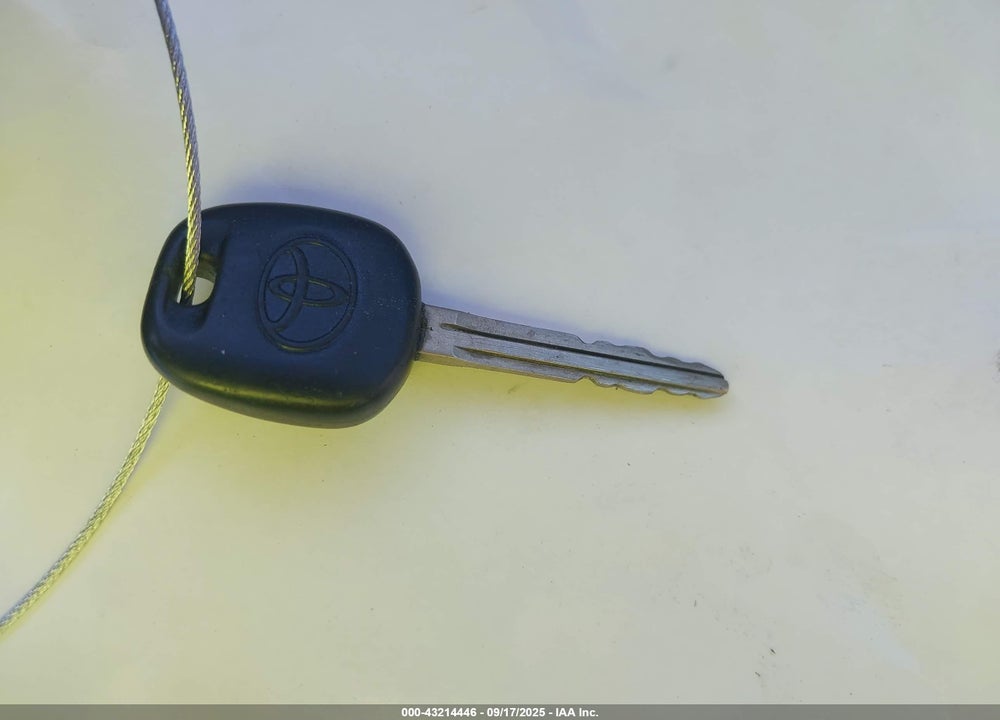 2002 TOYOTA SIENNA XLE VIN: 4T3ZF13C72U436845