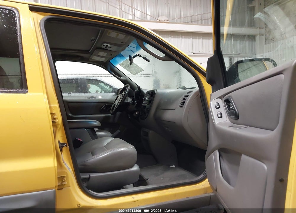2001 FORD ESCAPE XLT VIN: 1FMCU04131KE74157