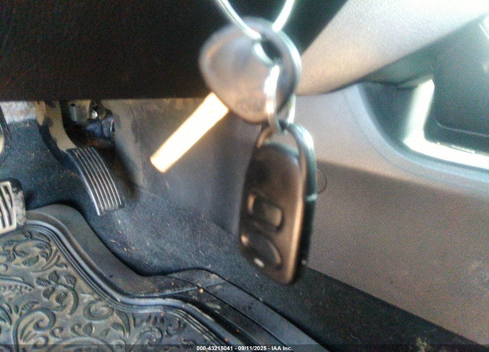 2011 KIA SORENTO VIN: 5XYKT3A16BG132444