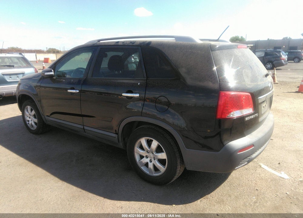 2011 KIA SORENTO VIN: 5XYKT3A16BG132444