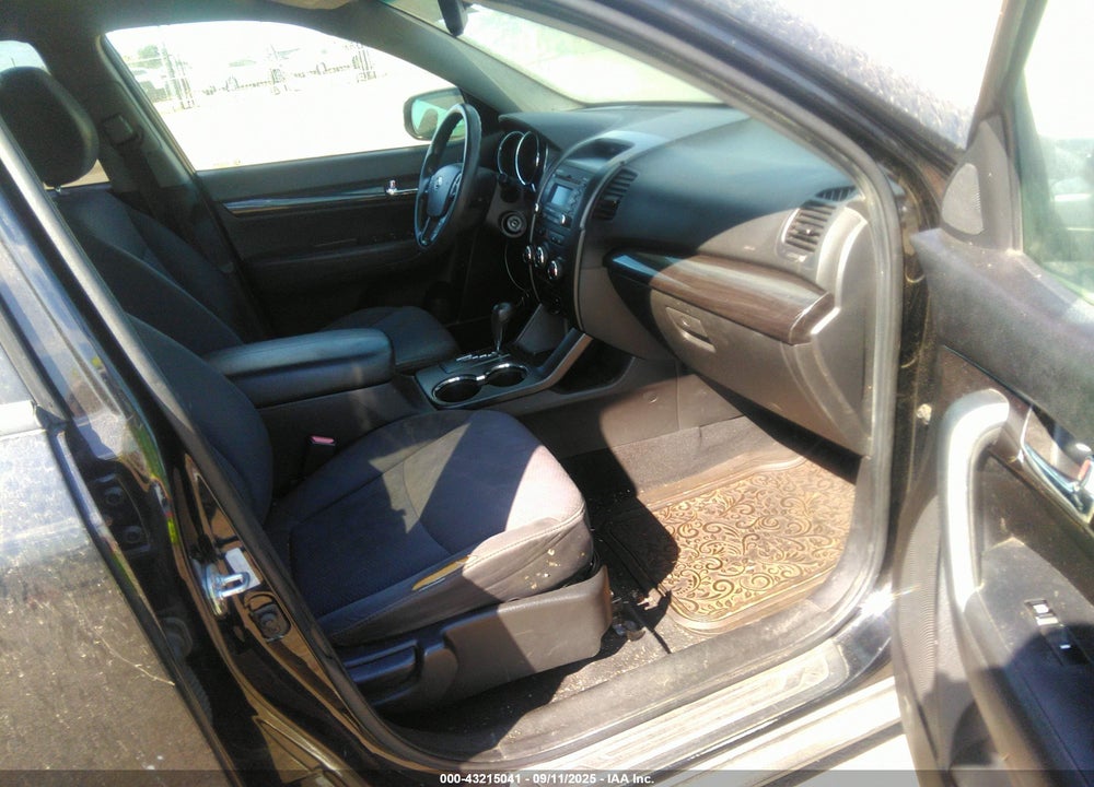 2011 KIA SORENTO VIN: 5XYKT3A16BG132444