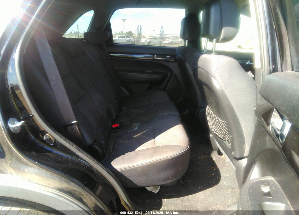 2011 KIA SORENTO VIN: 5XYKT3A16BG132444