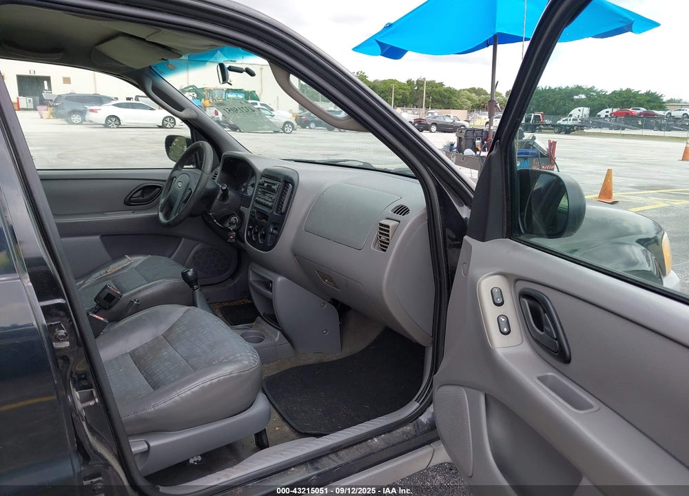 2001 FORD ESCAPE XLS VIN: 1FMUU01B61KE83758