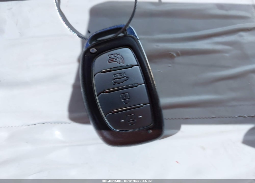 2017 HYUNDAI ELANTRA VIN: KMHD84LF9HU148598