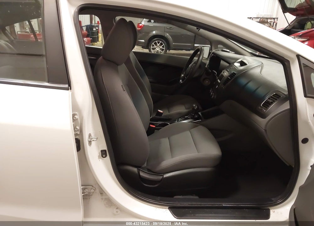 2017 KIA FORTE VIN: 3KPFK4A7XHE086024