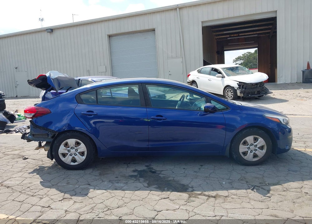 2017 KIA FORTE VIN: 3KPFK4A7XHE144262