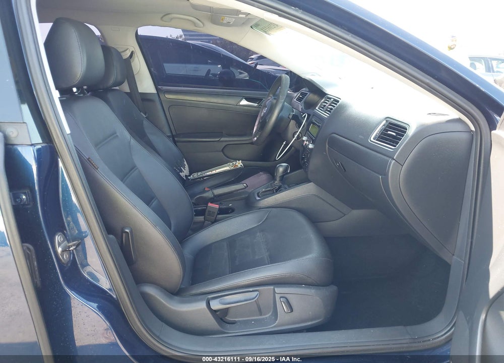 2014 VOLKSWAGEN JETTA VIN: 3VWD17AJ8EM427586