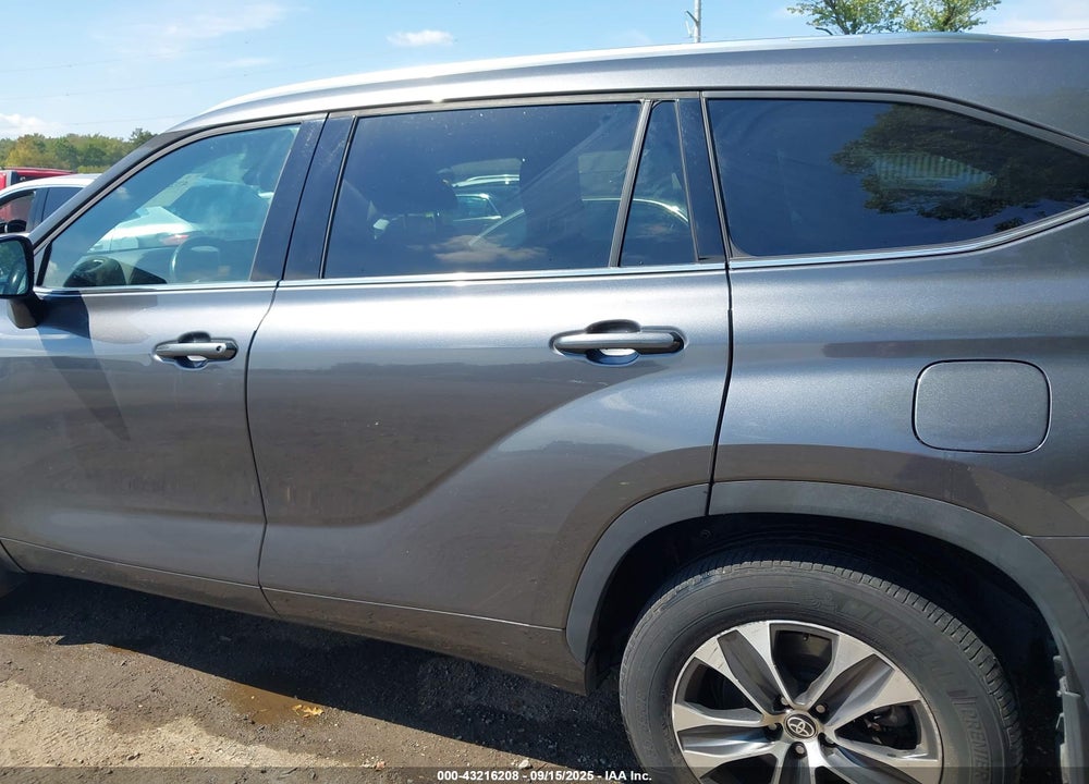 2020 TOYOTA HIGHLANDER XLE VIN: 5TDHZRBH2LS021448