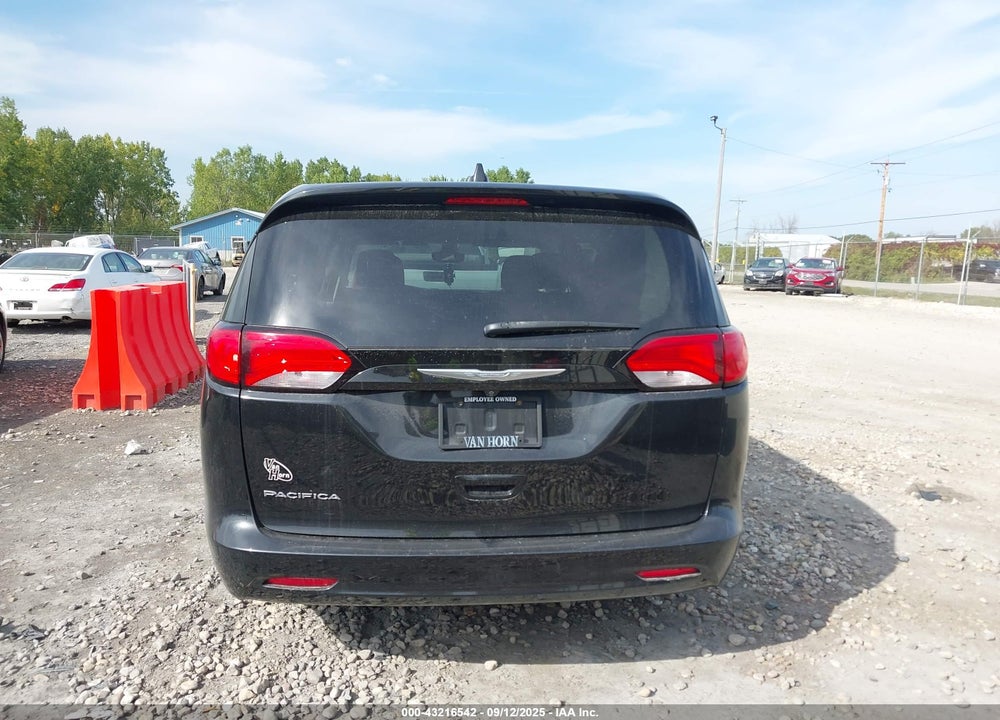 2017 CHRYSLER PACIFICA TOURING VIN: 2C4RC1DG5HR623224