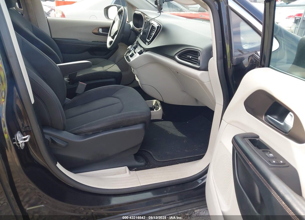 2017 CHRYSLER PACIFICA TOURING VIN: 2C4RC1DG5HR623224