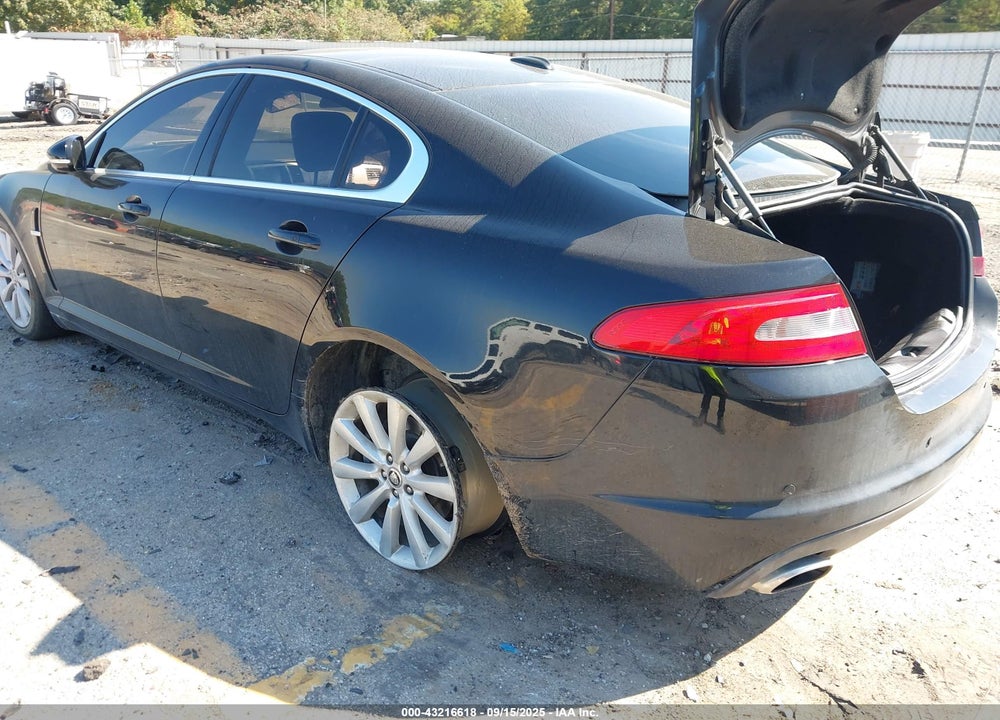 2011 JAGUAR XF PREMIUM VIN: SAJWA0GB2BLR81613