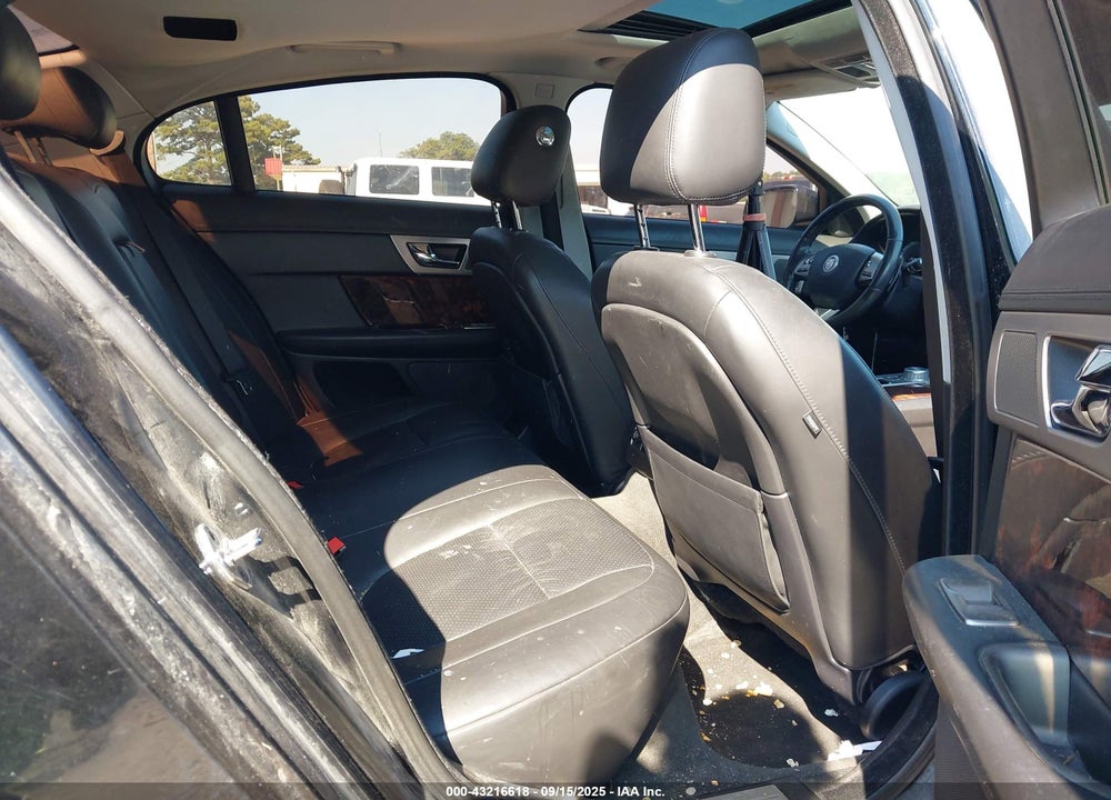 2011 JAGUAR XF PREMIUM VIN: SAJWA0GB2BLR81613