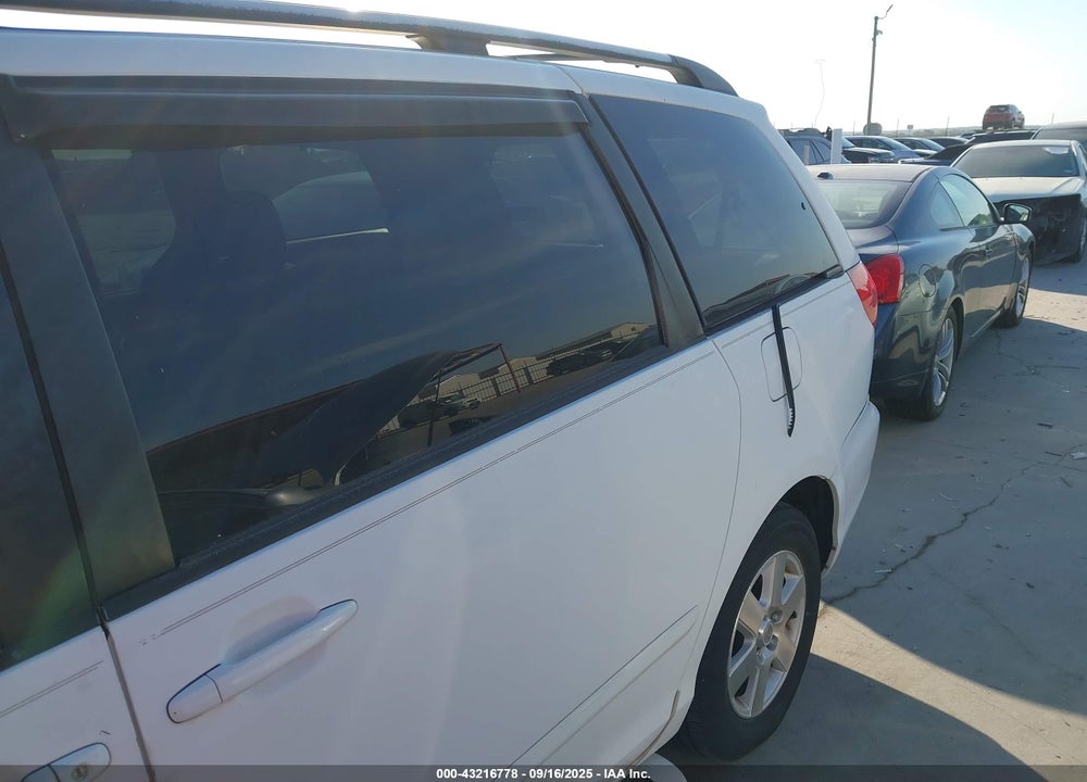 2008 TOYOTA SIENNA VIN: 5TDZK23C38S209888