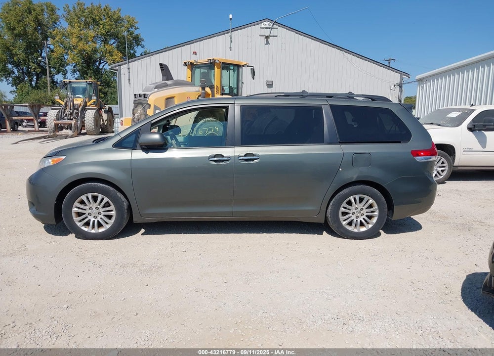 2011 TOYOTA SIENNA XLE V6 VIN: 5TDYK3DC7BS011242