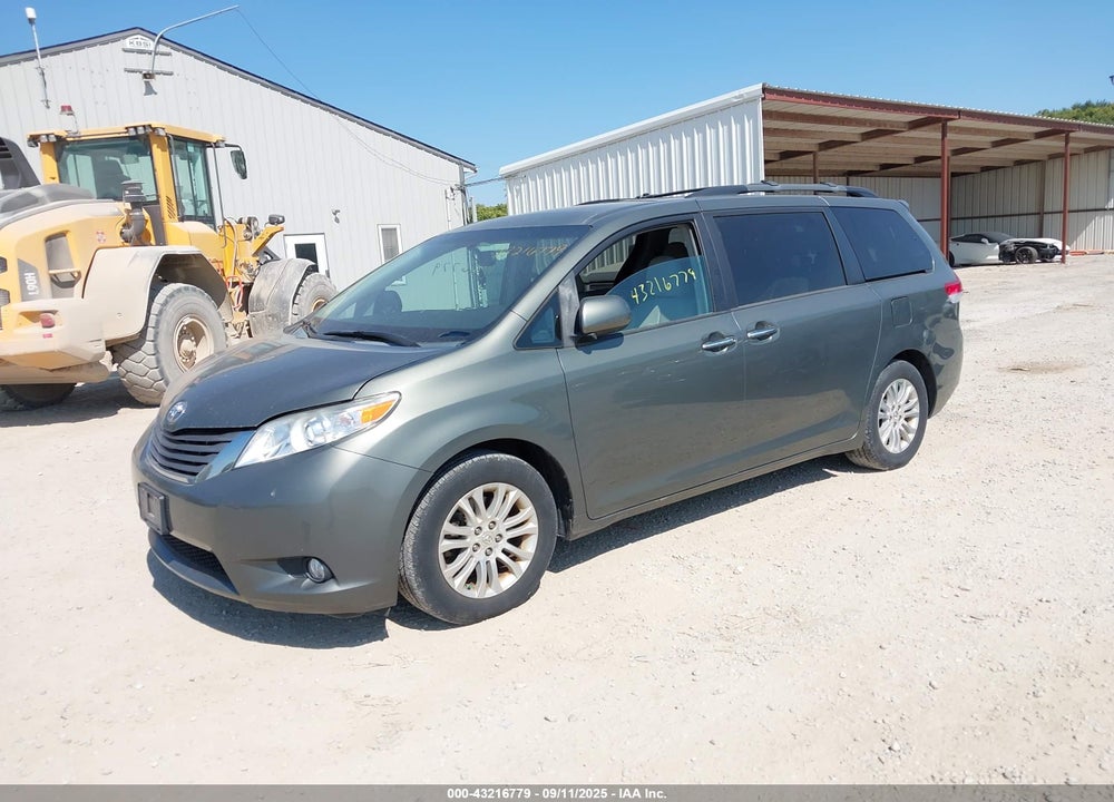 2011 TOYOTA SIENNA XLE V6 VIN: 5TDYK3DC7BS011242