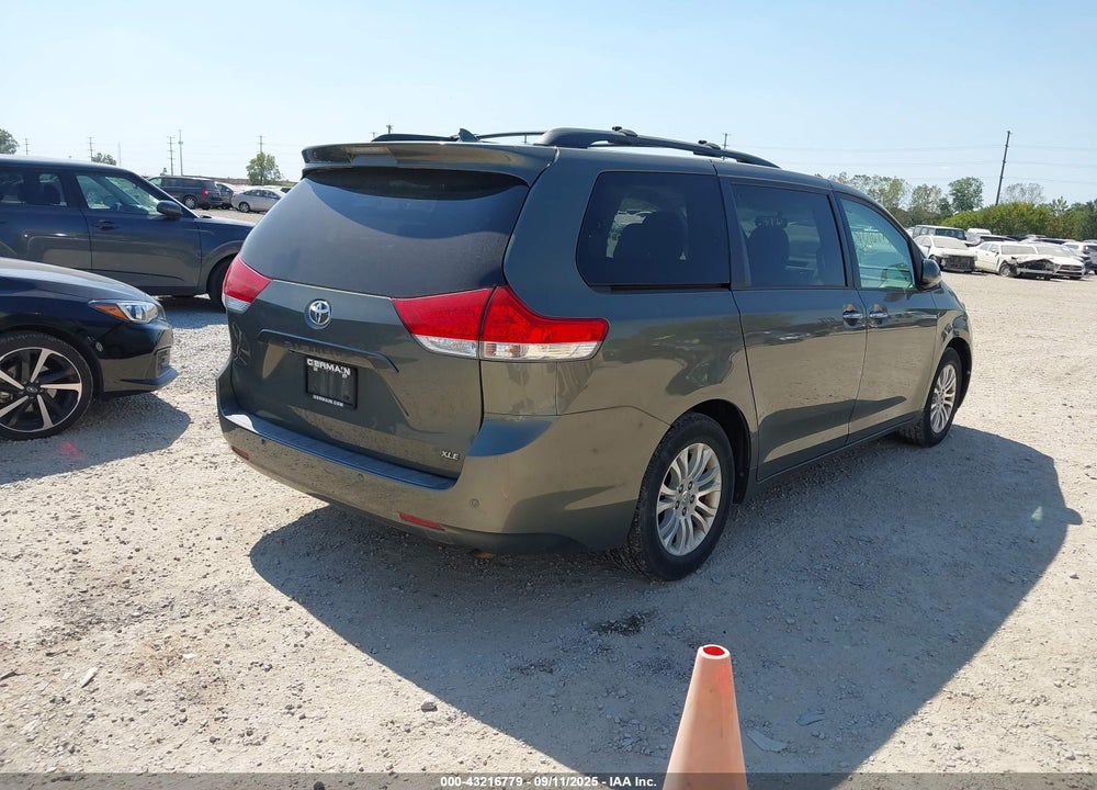 2011 TOYOTA SIENNA XLE V6 VIN: 5TDYK3DC7BS011242