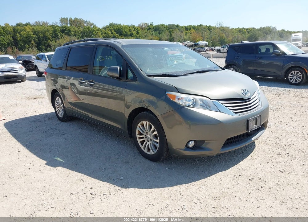 2011 TOYOTA SIENNA XLE V6 VIN: 5TDYK3DC7BS011242