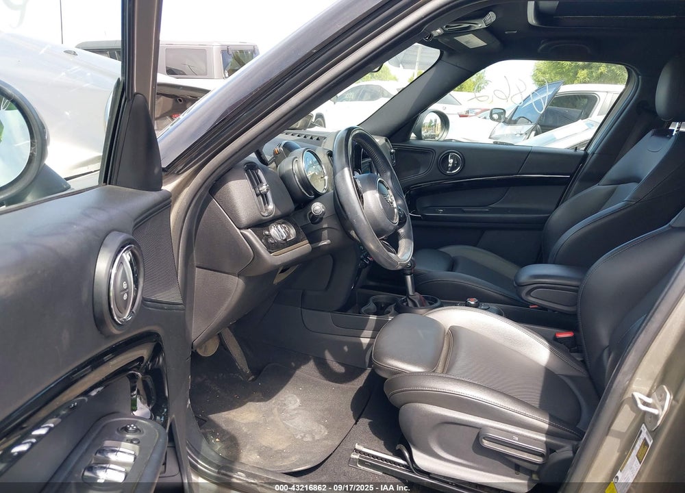 2019 MINI COUNTRYMAN COOPER S VIN: WMZYT3C50K3E96585