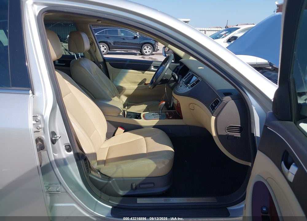2013 HYUNDAI GENESIS VIN: KMHGC4DDXDU222114