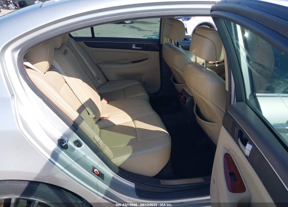 2013 HYUNDAI GENESIS VIN: KMHGC4DDXDU222114