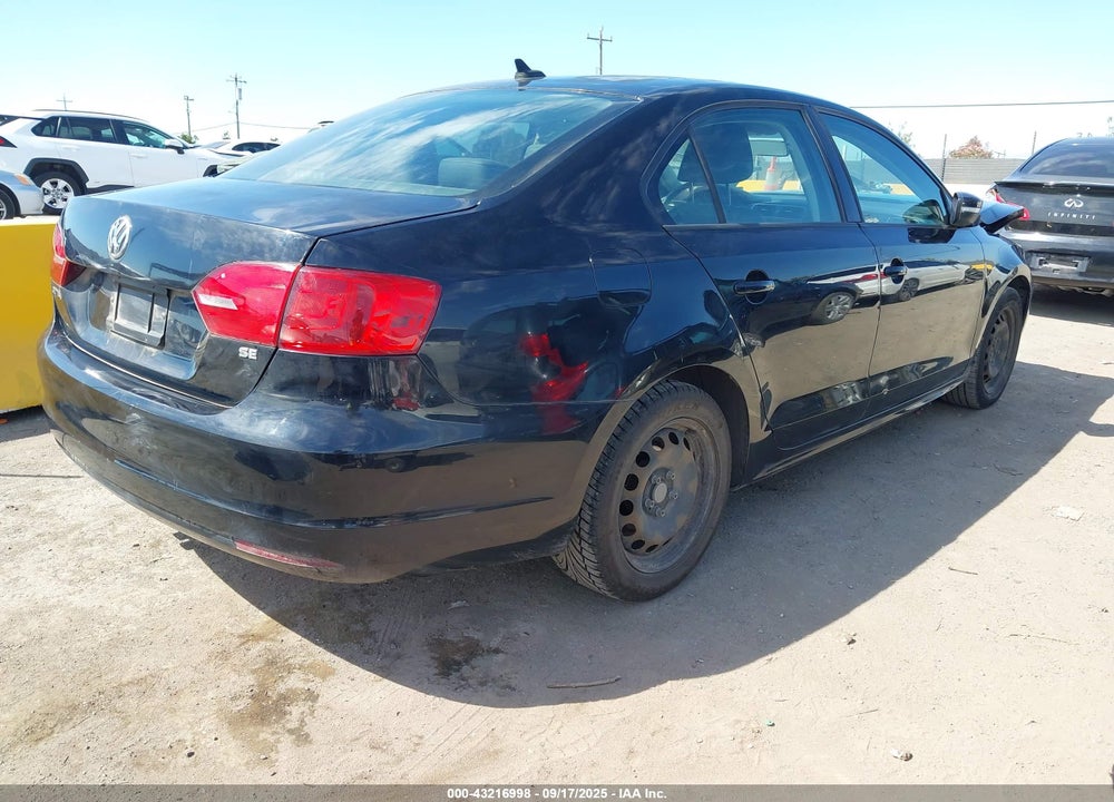 2014 VOLKSWAGEN JETTA VIN: 3VWD17AJ5EM269112