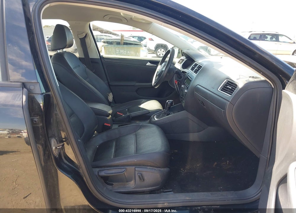 2014 VOLKSWAGEN JETTA VIN: 3VWD17AJ5EM269112
