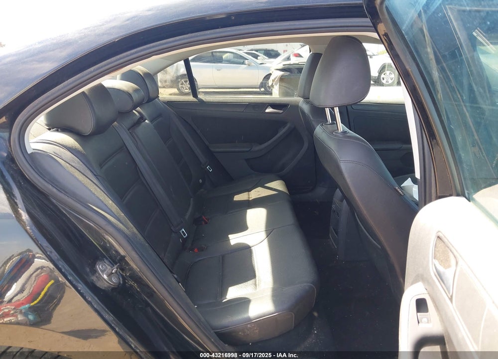 2014 VOLKSWAGEN JETTA VIN: 3VWD17AJ5EM269112
