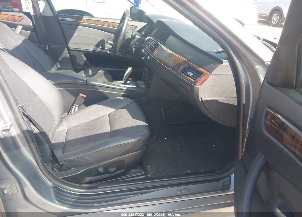 2010 BMW 5 SERIES VIN: WBANV1C53AC445530