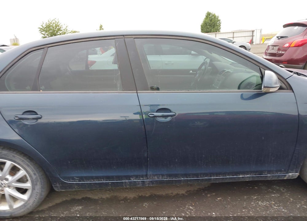 2010 VOLKSWAGEN JETTA VIN: 3VWRZ7AJ2AM140432