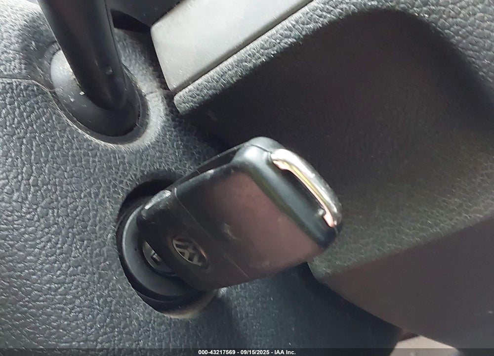 2010 VOLKSWAGEN JETTA VIN: 3VWRZ7AJ2AM140432