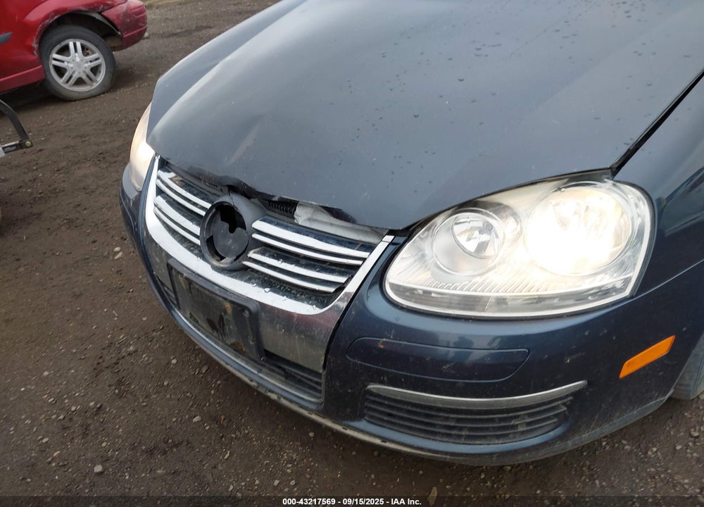 2010 VOLKSWAGEN JETTA VIN: 3VWRZ7AJ2AM140432