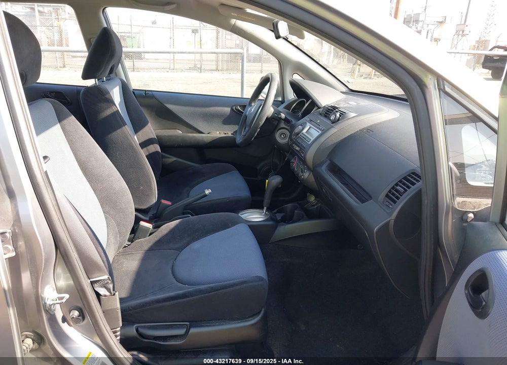 2008 HONDA FIT VIN: JHMGD38468S068751