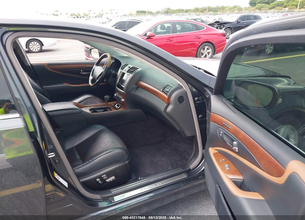 2011 LEXUS LS 460 VIN: JTHBL5EF4B5107647