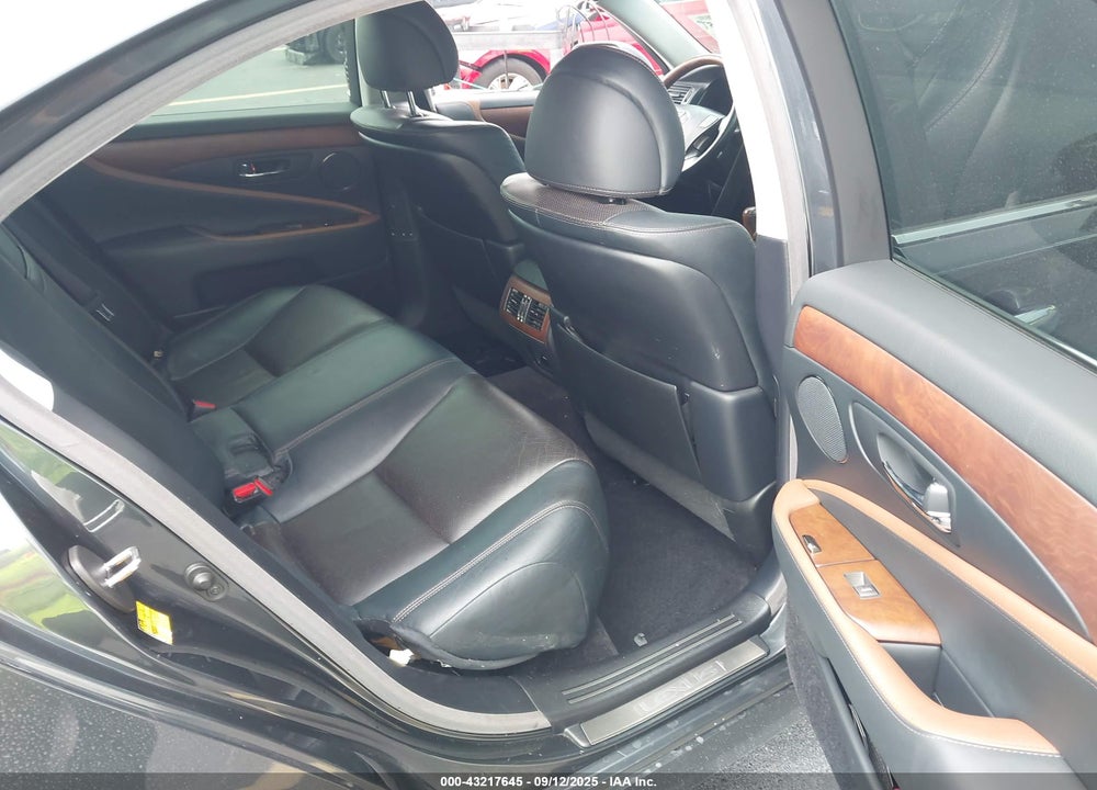 2011 LEXUS LS 460 VIN: JTHBL5EF4B5107647