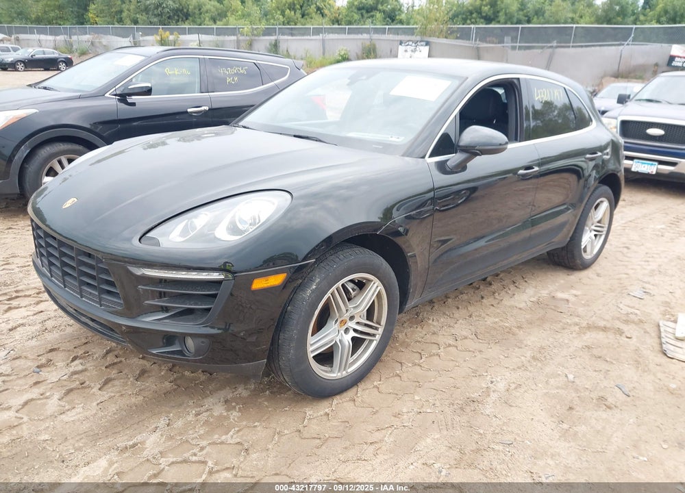 2017 PORSCHE MACAN S VIN: WP1AB2A52HLB15549