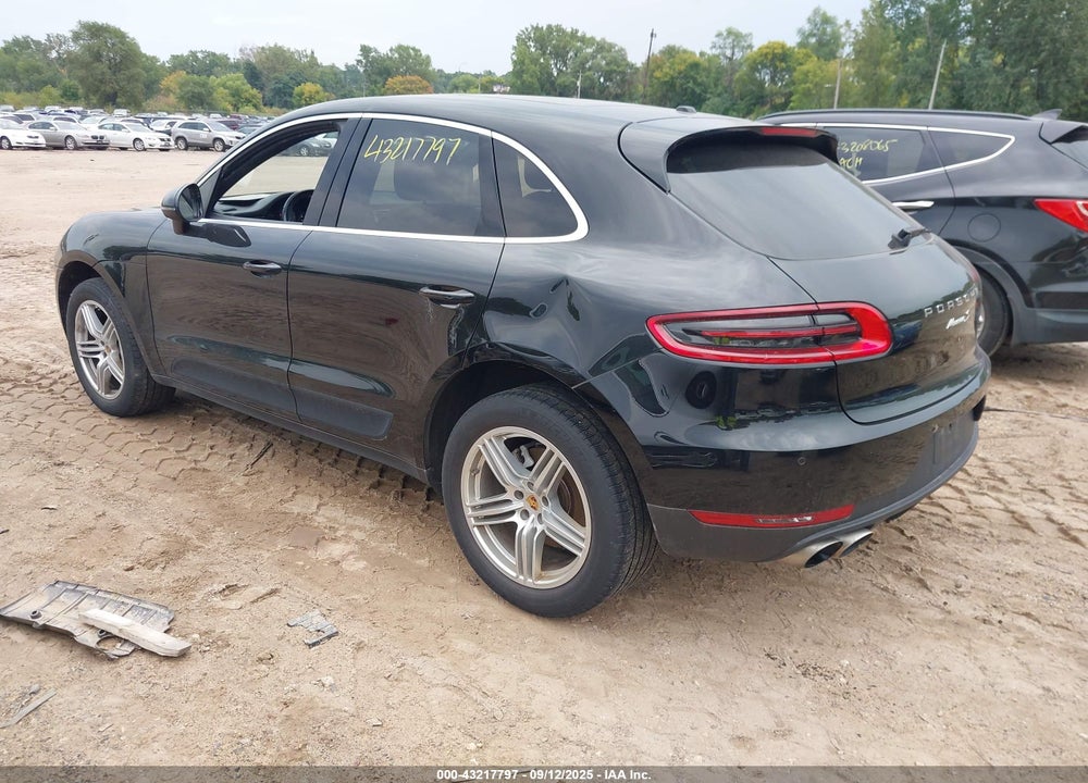 2017 PORSCHE MACAN S VIN: WP1AB2A52HLB15549