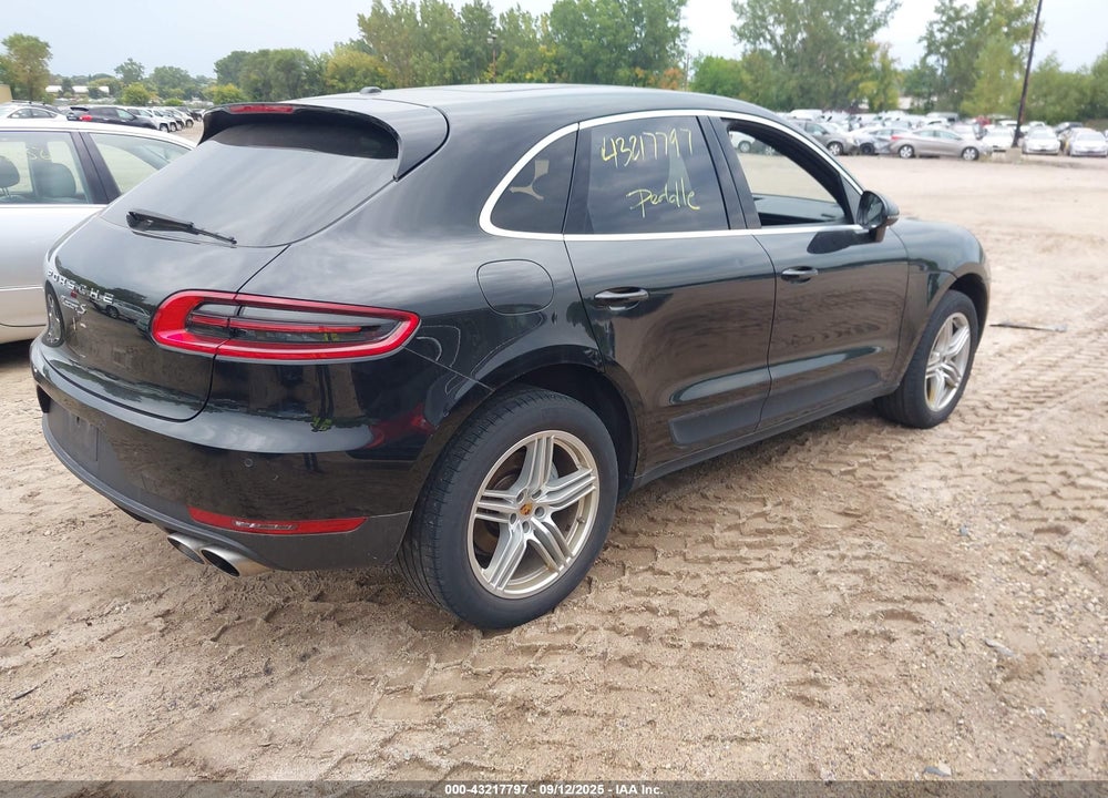 2017 PORSCHE MACAN S VIN: WP1AB2A52HLB15549