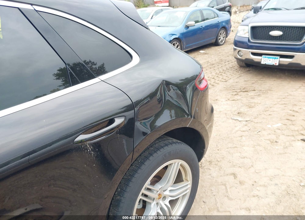 2017 PORSCHE MACAN S VIN: WP1AB2A52HLB15549