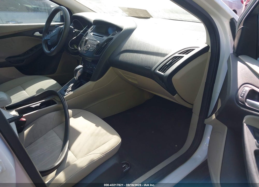 2015 FORD FOCUS SE VIN: 1FADP3F27FL369846