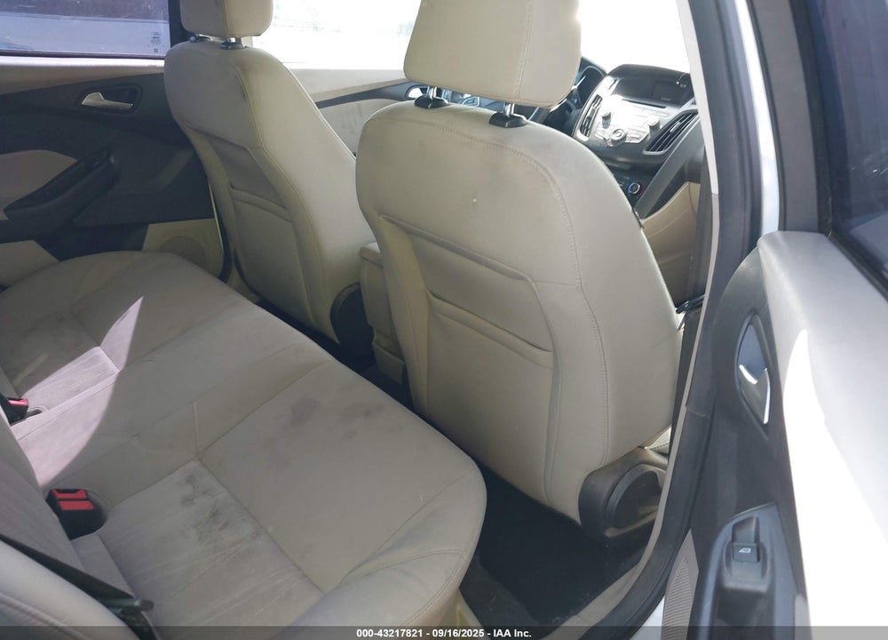 2015 FORD FOCUS SE VIN: 1FADP3F27FL369846