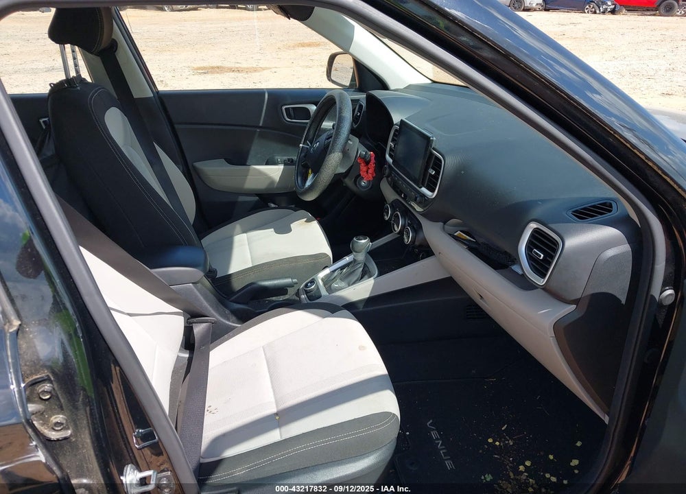 2022 HYUNDAI VENUE VIN: KMHRC8A35NU158660