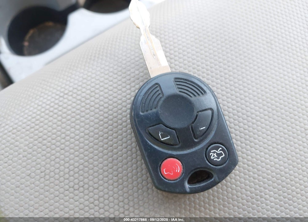 2008 FORD ESCAPE XLT VIN: 1FMCU93128KD40983