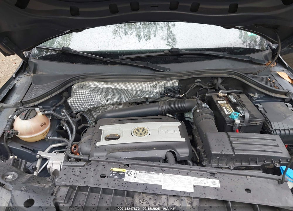 2017 VOLKSWAGEN TIGUAN VIN: WVGAV7AX1HW508203