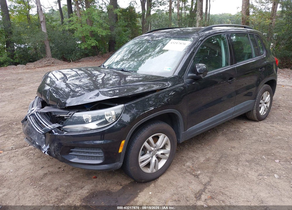 2017 VOLKSWAGEN TIGUAN VIN: WVGAV7AX1HW508203