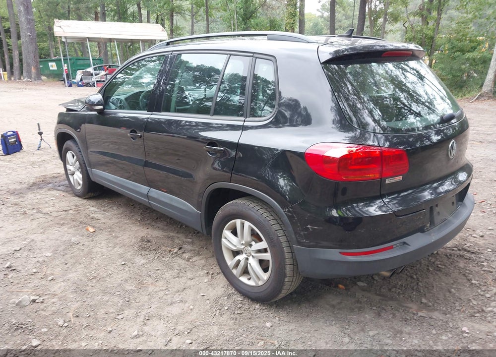 2017 VOLKSWAGEN TIGUAN VIN: WVGAV7AX1HW508203