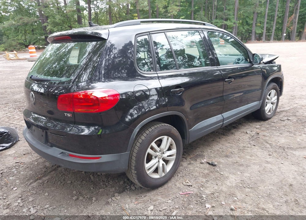 2017 VOLKSWAGEN TIGUAN VIN: WVGAV7AX1HW508203