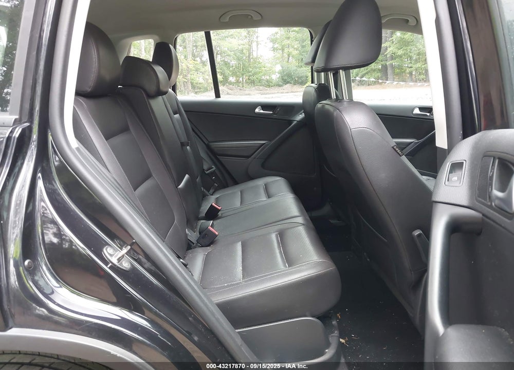 2017 VOLKSWAGEN TIGUAN VIN: WVGAV7AX1HW508203