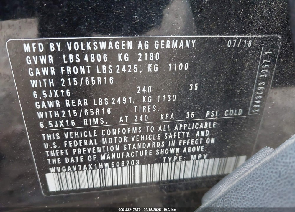 2017 VOLKSWAGEN TIGUAN VIN: WVGAV7AX1HW508203